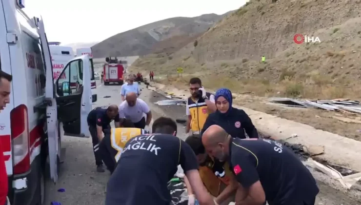 Erzincan’da tır ile otomobil çarpıştı: 4 ölü, 2 yaralı